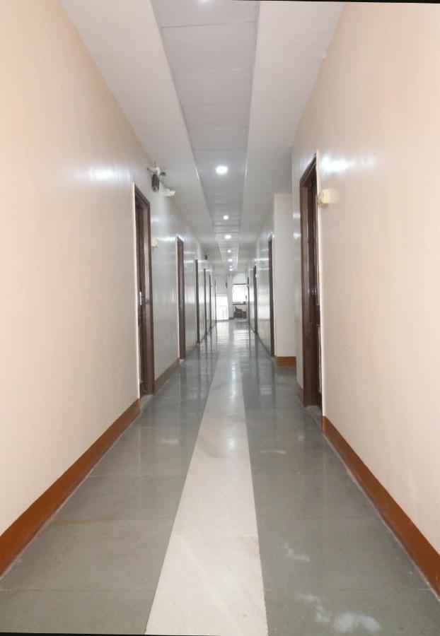 Hotel Gomatgiri Аурангабад Екстериор снимка
